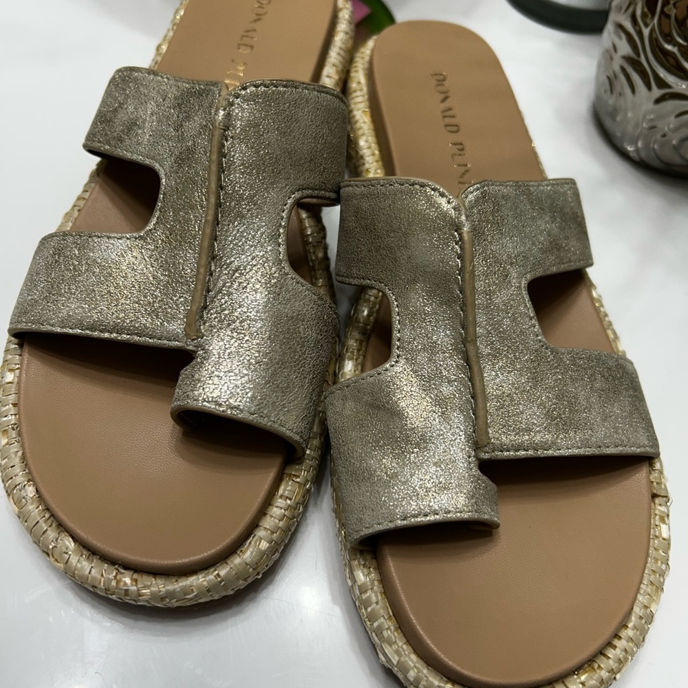 Donald J Pliner Women's Addara Flat Gold Slide Sandals Size 7.5 - Picture 7 of 9